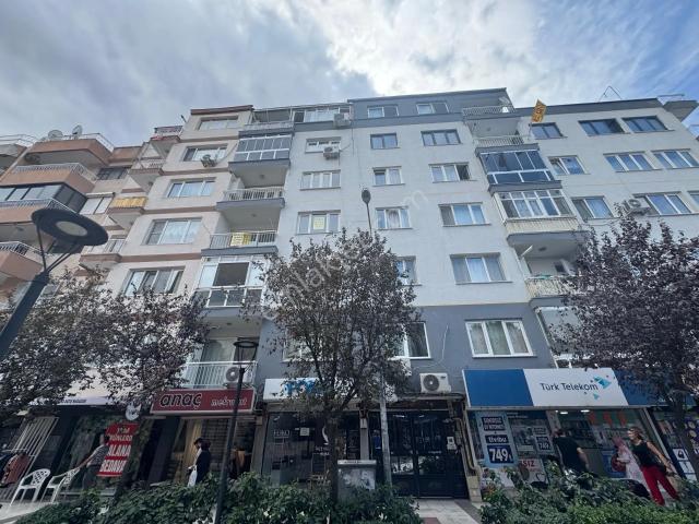 Kw'den Çarşı Merkezde,asansörlü,doğalgazlı,arakat 2+1 Daire