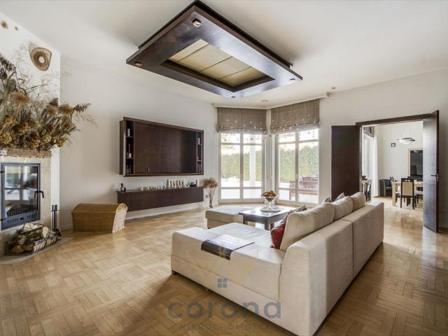 Ekskluzywna rezydencja z basenem i inteligentnym domem 290 m²