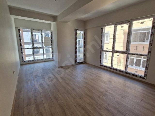 KÜÇÜKÇEKMECE CENNET MAH. KİRALIK SİTE İÇİNDE 80 M2 2+1 SIFIR ARAKAT
