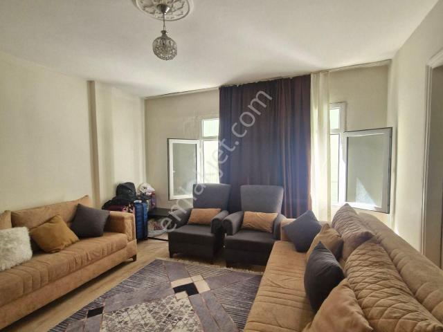 Küçükçekmece Cennet Mah. Satılık Yatırımlık 80 M2 2+1 Arakat