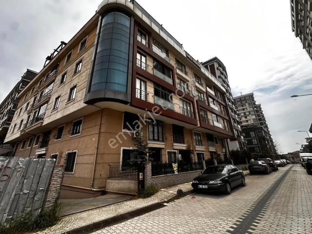 Küçükçekmece Cumhuriyet Mah. yeni Binada lüxs Daire