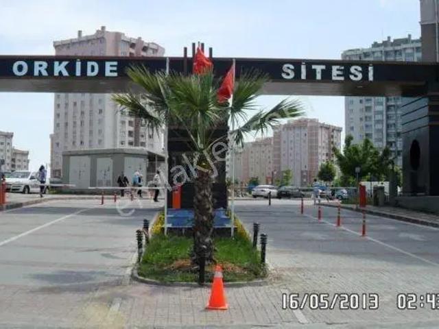 Küçükçekmece Atakent'te Satılık 3+1 Geniş Daire, Güvenlikli Site İçinde, Marmaray'a Yakın!