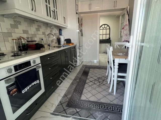 Küçükçekmece Atakent'te Satılık 3+1 Daire, 135 M², Doğa Ve Şehir Manzaralı, Güvenlikli Site İçi