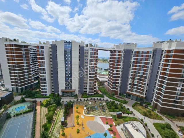 Küçükçekmece Blue Lake Sitesinde Göl Manzaralı Satılık 3+1daire