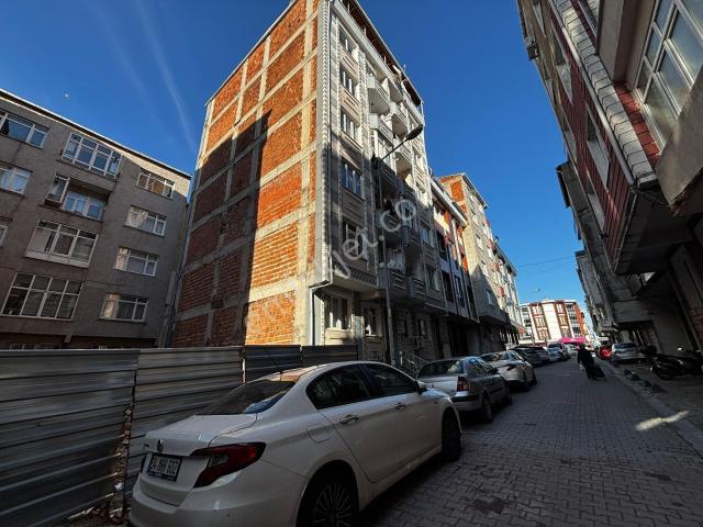 Küçükçekmece Gültepe Satılık 2+1 Daire