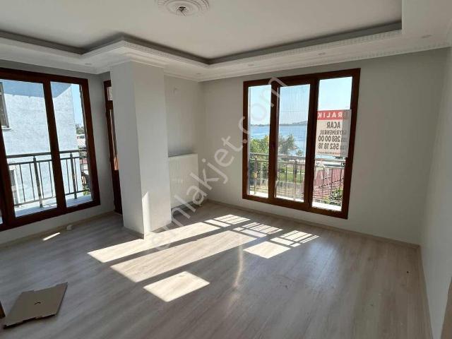 Küçükçekmece Fatih Mah Ulaşım Sahil Ve Çarşıya Yakın 2+1 Kiralık
