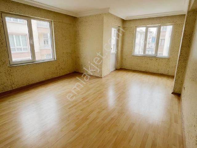 Küçükçekmece Fatih Mahallesi'nde 3+1 Kiralık Daire