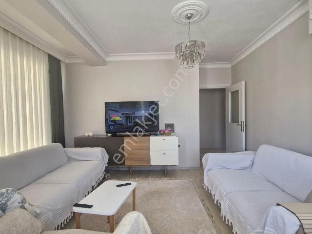 Küçükçekmece Kanarya Mah. Satılık 85 M2 2+1 Arakat