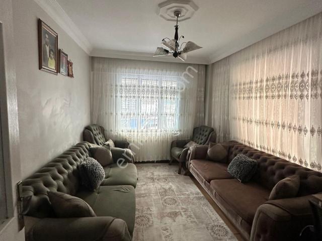 Küçükçekmece Kanarya Mah. Satılık Ön Cephe 70 M2 2+1 Y.giriş