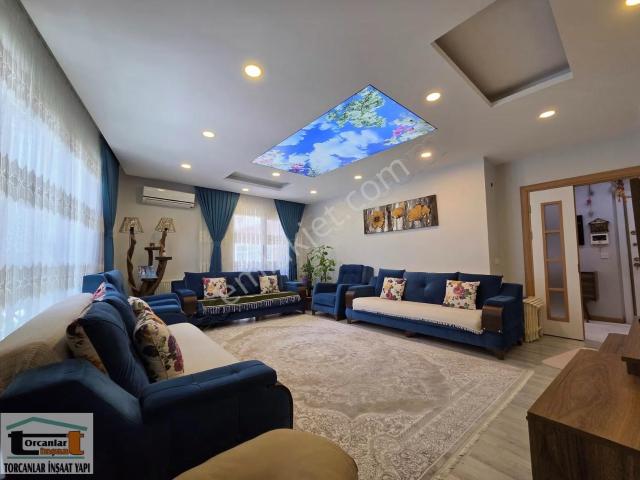 Küçükçekmece Hatboyu Caddesinde Sahile Sıfır, 2+1 130 M2 Daire
