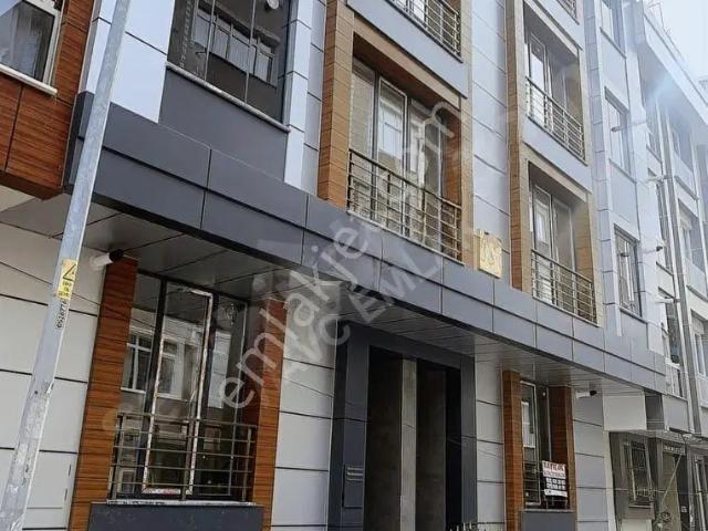 Küçükçekmece Hacıoğlu Caddesinde Yatırımlık 2+1 Satılık Daire