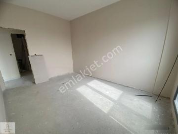 Küçükçekmece Halkalı'da Site İçi Ön Cephe Satılık 2+1 Daire