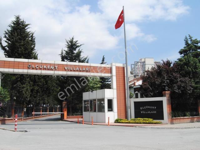 Küçükçekmece Halkalı İstasyon Mah. 4+1 Kiralık Tripleks Villa