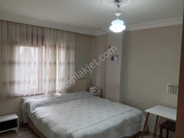 Küçükçekmece Tepeüstü'nde Satılık 2+1 Yüksek Giriş Daire