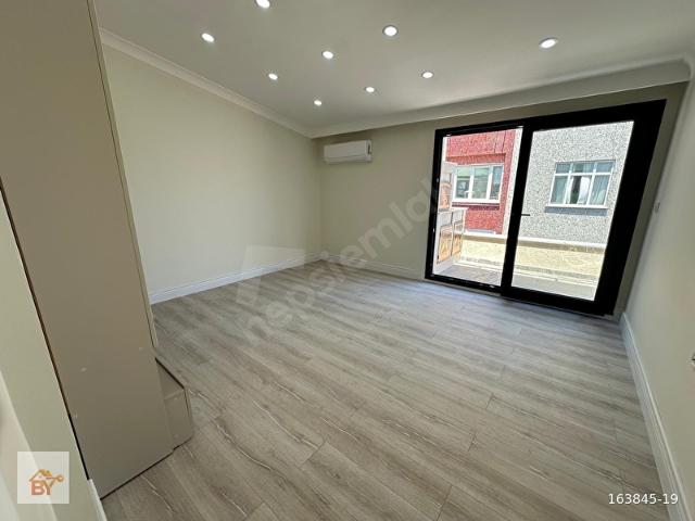 KÜÇÜKÇEKMECE YEŞİLOVA MAH 2+1 ÖZEL YAPIM TERASLI ÇATI KATI