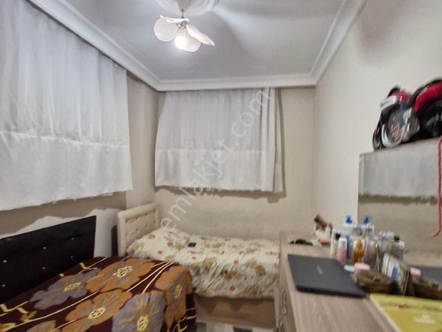 Küçükçekmece Yenimahalle De Satılık Asansörlü 2+1 Bahçekat Daire