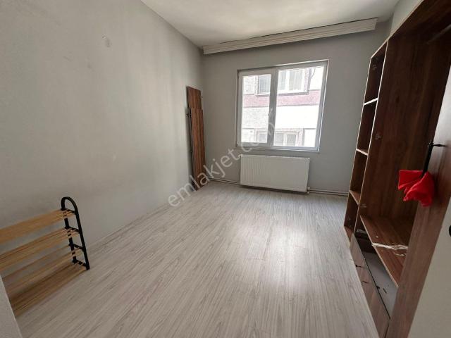 Küçük Emlaktan Gemlik Çarşı Merkezde Satılık 2+1 Arakat Daire
