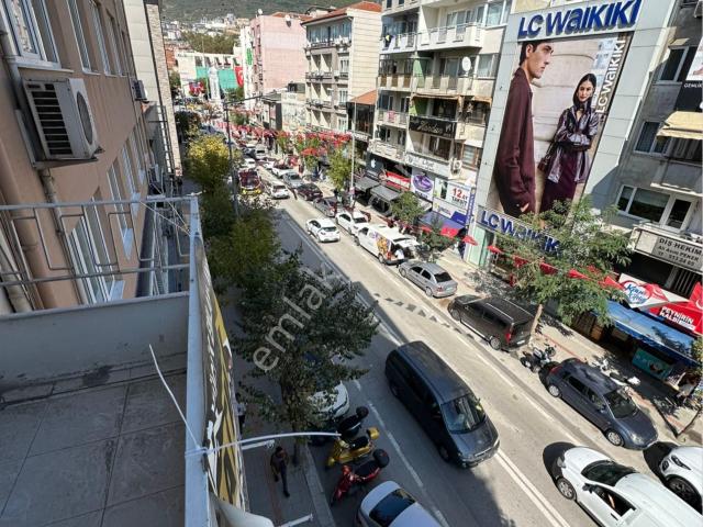 Küçük Emlaktan Gemlik Çarşı Merkezde Satılık 3+1 Arakat Daire