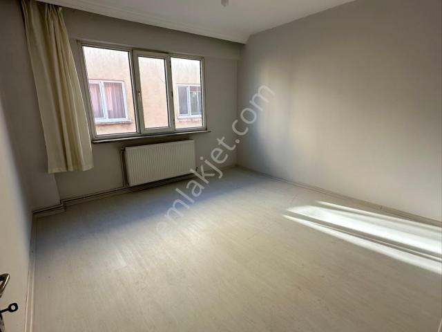 Küçük Emlaktan Satılık 3+1 Daire