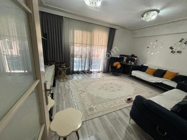 Küçük Çiğli Mahallesinde Kapalı Mutfak 2+1 Satılık Daire