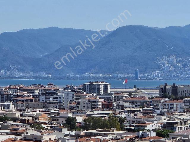 Küçük Çiğli 'de Deniz Manzaralı Ebeveyn Banyolu 3+1 Satılık Dair