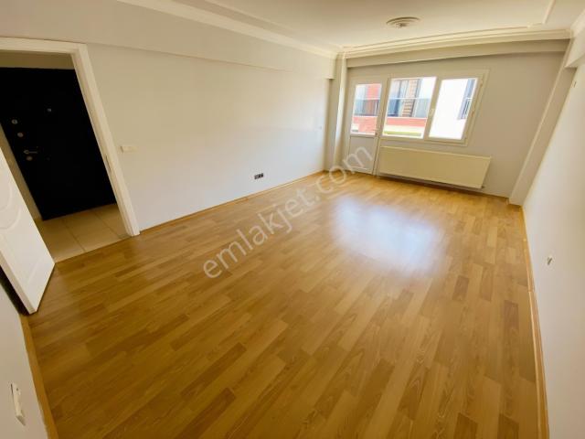 Küçükçiğli De Geniş 2 Banyolu Deniz Manzaralı 3+1 Satılık Daire
