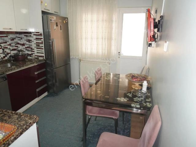 Küçükçiğli De Satılık 3+1 Doğalgaz Kombili+balkonlu Çiğli Serkan