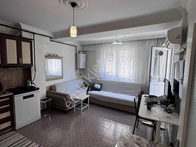 Küçük Çiğli'de Eşyalı2+1 Kiralık Daire