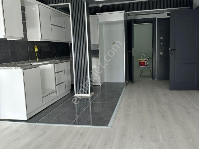 Küçük Kumlada Deniz Manzaralı 1+1 İçi Full Yeni Yapılmış Satılık Daire