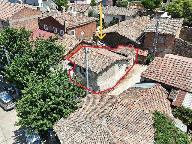 Küçükavulcukta Köşe Şirinlik Abidesi Müstakil Ev