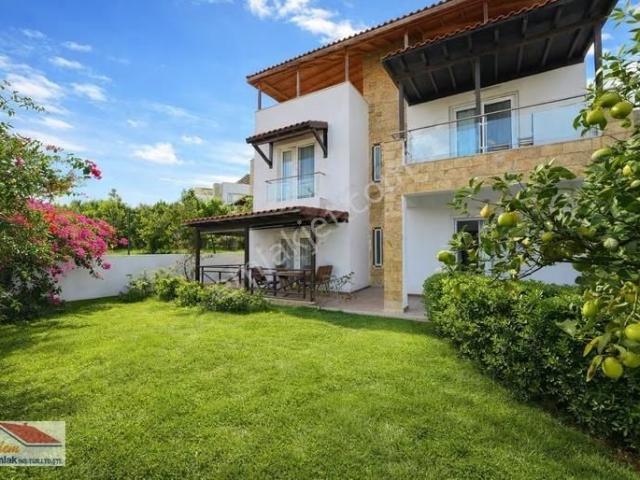 Küçükbük Royal Garden'da Denize Yürüme Mesafesi Müstakil Kiralık