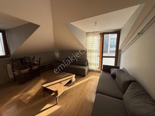 Küçükbakkalköy Mah. 2+1 60m2 Teraslı Eşyalı Çatı Katı