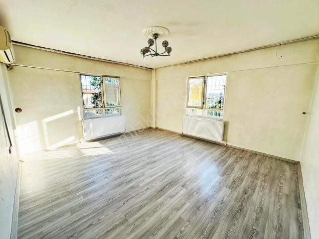 Küçükevlerde Bakımlı Masrafsız Ön Cephe Doğalgazlı 1+1 Daire