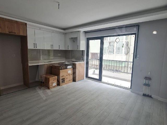 KÜÇÜKESAT BÜLBÜLDERESİ CADDESİNDE YENİ BİNA KATTA 1+1 KOMBİLİ BALKONLU ASANSÖRLÜ OTOPARKLI FULL