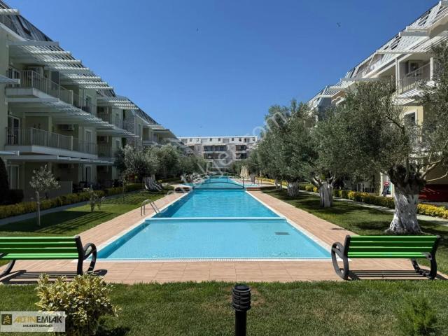 Küçükkuyu Port Sitesi'nde Denize Sıfır Prestijli Yaşam 2+1