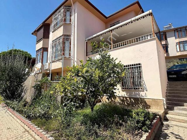 Küçükkuyu'da Kiralık Deniz Manzaralı Eşyalı Villa