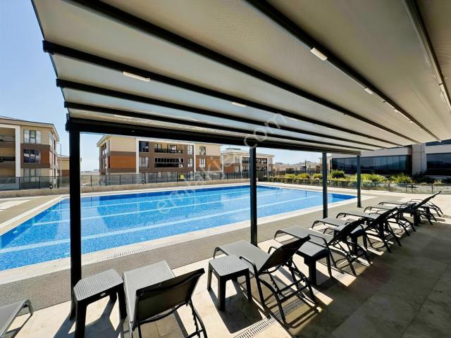 Küçükköyde Havuzlu Site De Kiralık 3+1 Daire