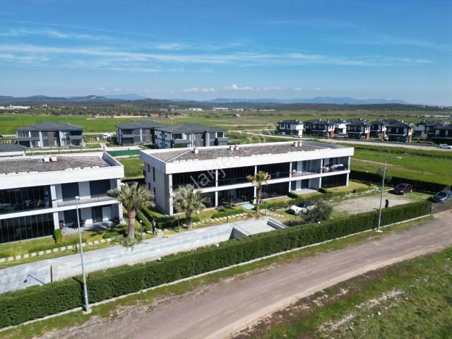 Küçükköyde Havuzlu Sitede Satılık, Lüks,yerden Isıtmalı Daire