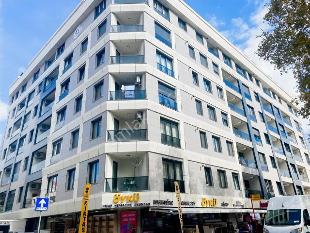 Kuçukyalı Caddede Kiralık 2+1 Daire Guvenlikli Sitede Ön Cephe