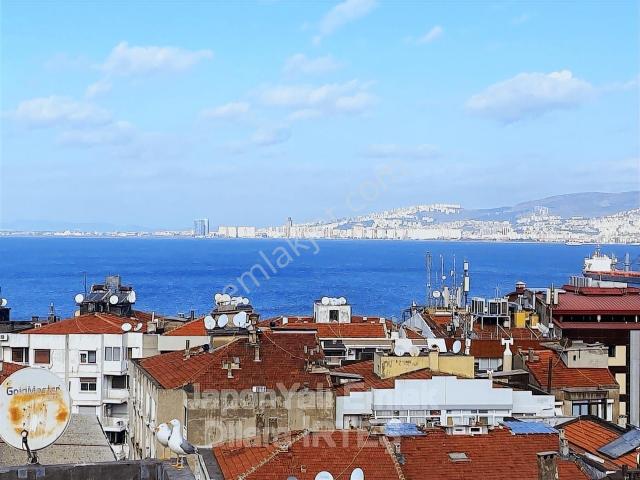 Küçükyalıda Deniz Manzaralı Asansörlü Eşyalı Kiralık Daire