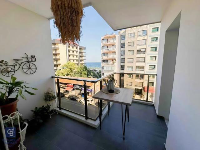 Küçükyalıda Deniz Manzaralı Geniş Ve Ferah 3+1 Lüks Daire