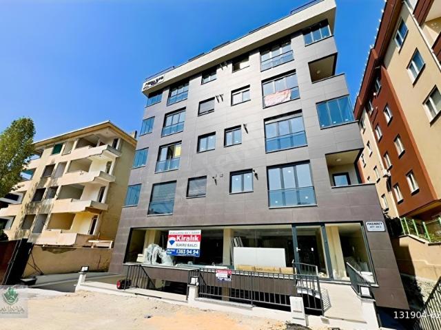 Küçükyalı'da Sıfır 3 Kat Yeren Isıtmalı 1+1 Daire