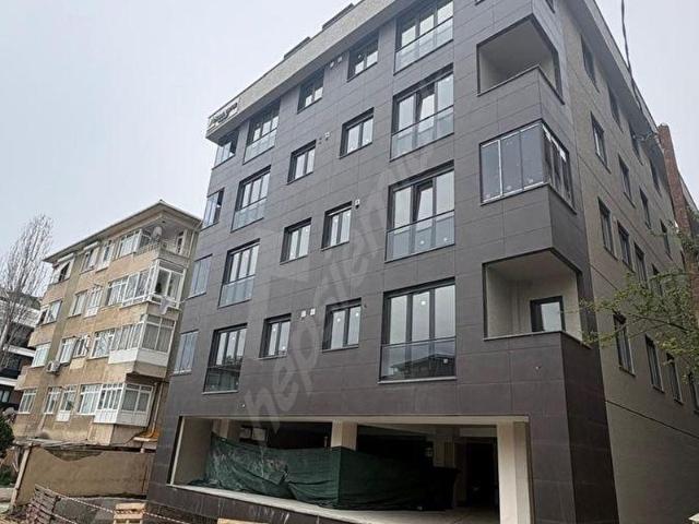 Küçükyalı Merkez'de Sıfır 3 Kat 1+1 Daire