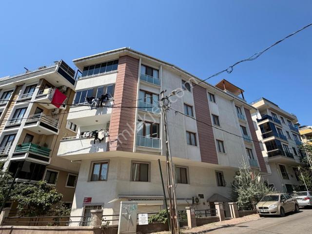 Küçükyalı Metroya Yakın Ara Kat Geniş 2+1 Daire