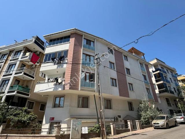 Küçükyalı Metroya Yakın Ara Kat Geniş 2+1 Daire