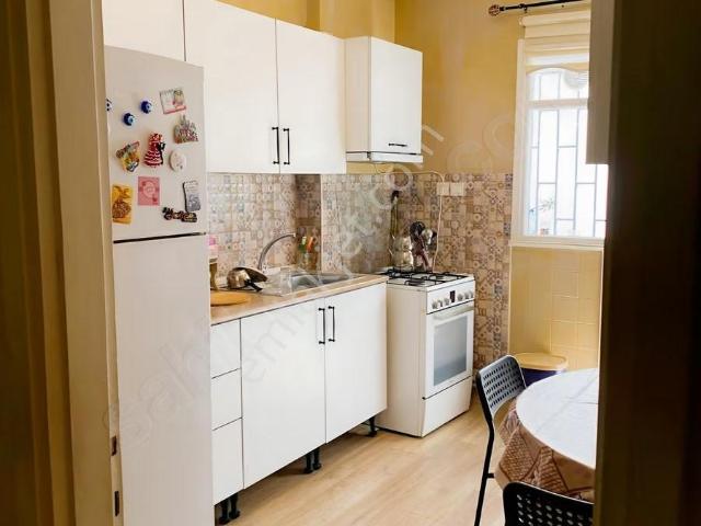 Küçükyalı Çınar Mah.2+1 Kombili Y.giriş 90 M2 Boş Caddeye Yakın