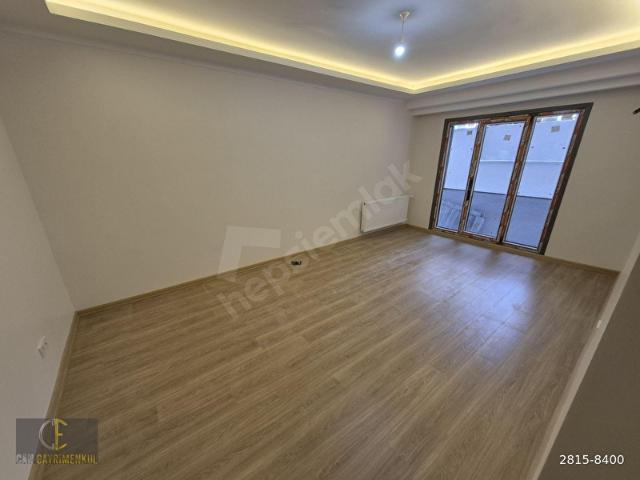 KÜÇÜKYALI MEKTEP CADDESİNDE 2+1 SIFIR LÜKS DAİRE
