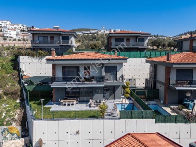 Kuşadası Marina Bölgesinde Deniz Manzaralı Müstakil Villa