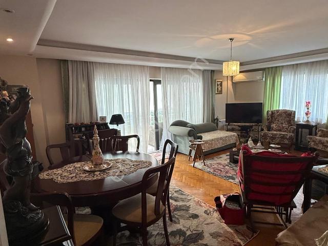 Kuşadası Marina Bölgesinde 3+1 140 Mt2 Ful Deniz Manzaralı Daire