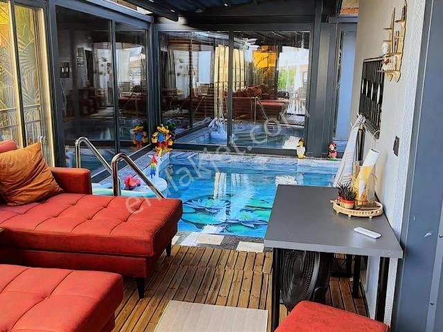 Kuşadası,marina Mevki,özel Havuzlu&jakuzi&sauna,acil Satılık Vil